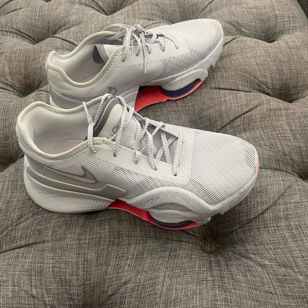 Nike Women's Gray and Pink Athletic Shoes